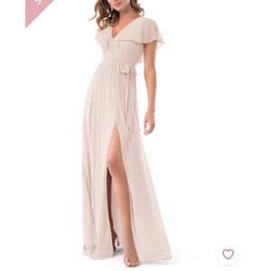 Bust: 42
Waist: 36
Hips: 46
Hollow to floor : 56
Height: 65 
Extra length: 1 in